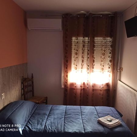 Hostal Galicia Figueres  Exteriör bild
