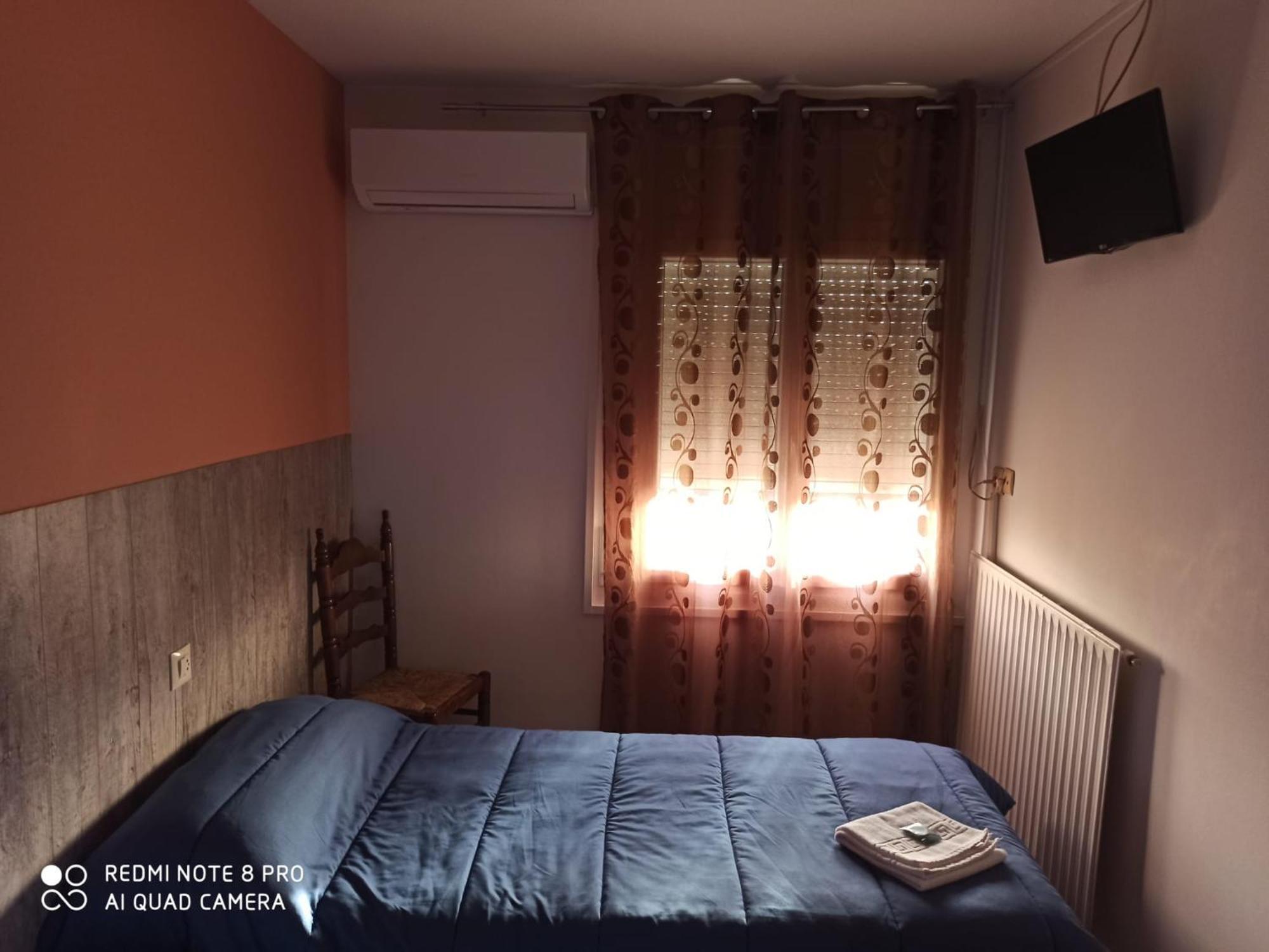 Hostal Galicia Figueres  Exteriör bild